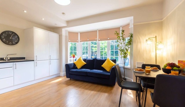 Cozy 2BR Apt w/Modern Amenities