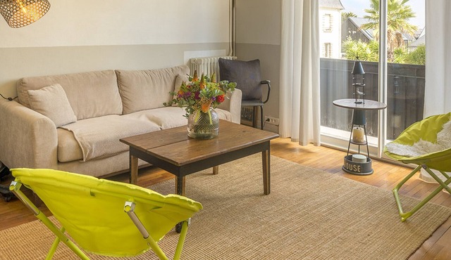 Cozy 2BR Apt with Terrace, Near Beach & Shops, Free WiFi - Larmor-Plage