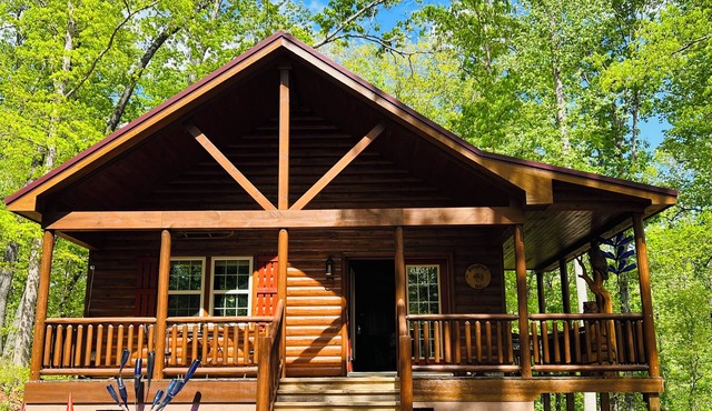 Cozy 2BR Cabin Near Helen nRelaxing Mountain EscapenMinutes from Downtown Helen
