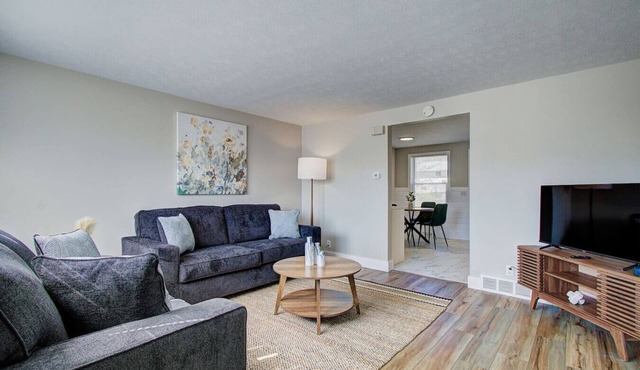 Cozy 2BR | Central North Canton w/Garage