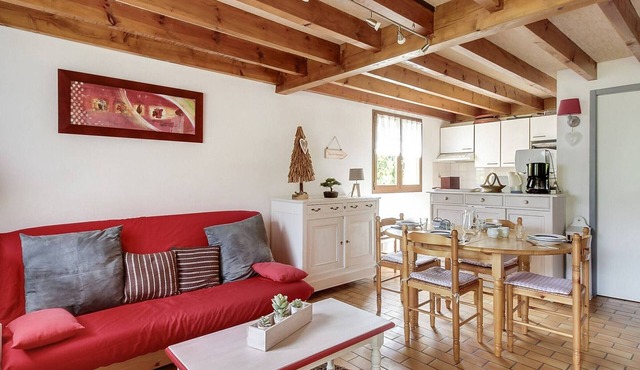 Cozy 2BR Chalet for 6 with Parking, WiFi, Terrace & Balcony – Close to Ski Lift