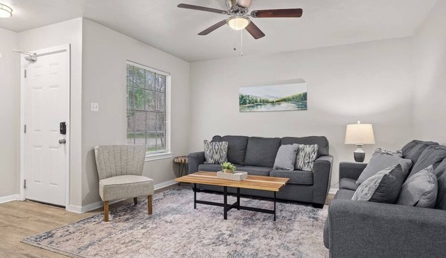 Cozy 2BR Comfort Near Texas A&M EV-Friendly