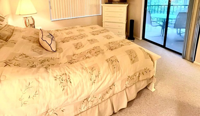 Cozy 2BR condo w/Pool in Gated community. close to beaches/resturants/shopping