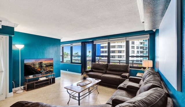 Cozy 2BR Condo with Resort Perks, Pools, Gym, Sauna in an Oceanfront Building 409