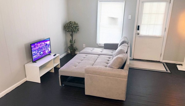 Cozy 2BR Entire House & Free Parking near IUP