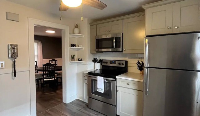 Cozy 2BR Fairport Village homenn