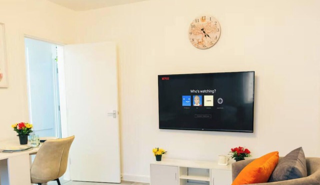 Cozy 2BR Flat Near Cardiff City Centre | Stadium| Shops | Uni