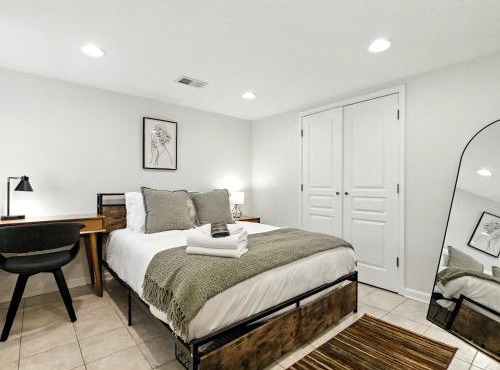 Cozy 2BR Flat - Walk to METRO Union Market