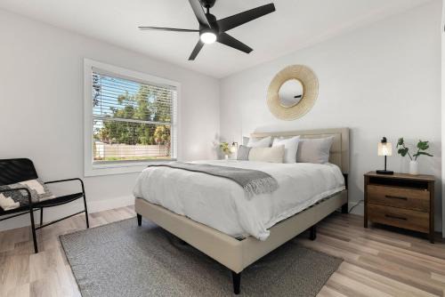 Cozy 2BR Florida Home Near the Shore
