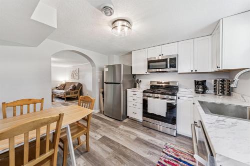 Cozy 2BR Garden Apartment Near Lake Pepin - Daisy