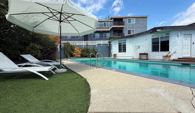 Cozy 2BR Gem Near LAX, SoFi Stadium & The Forum - MK1