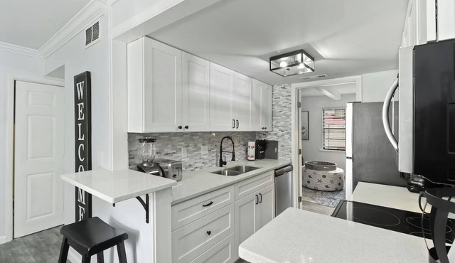 Cozy 2BR Hilton Head Townhome w/Pool Access
