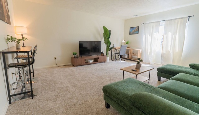 Cozy 2BR Holiday Season Getaway w/Great View! Close to Downtown and Oakland
