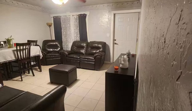 Cozy 2BR Home in Central Des Moines