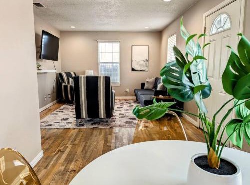 Cozy 2BR Home in Clovis