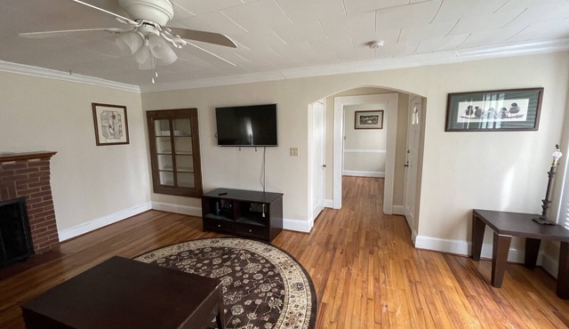 Cozy 2BR house behind Lexington BBQ