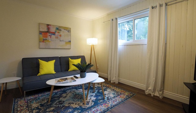 Cozy 2BR in Wortley Village + 2-car Parking + WiFi
