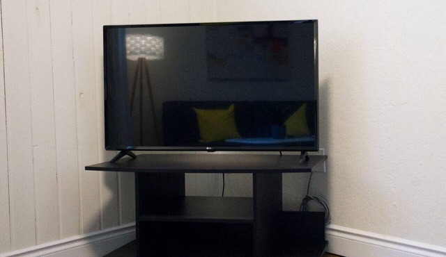 Cozy 2BR in Wortley Village + 2-car Parking + WiFi
