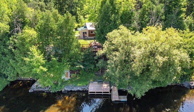 Cozy 2BR + Loft | Game Room & River Nearby