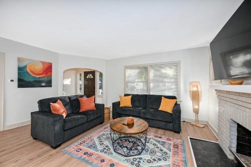 Cozy 2BR Lyndhurst Retreat