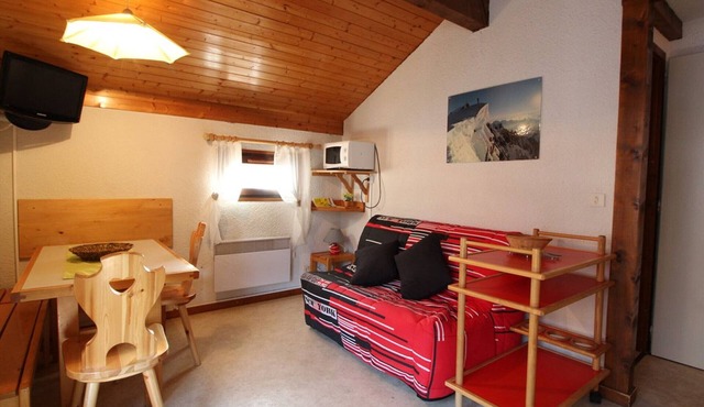 Cozy 2BR + Mezzanine for 6, Ski-In/Ski-Out, Balcony, Near Village Center