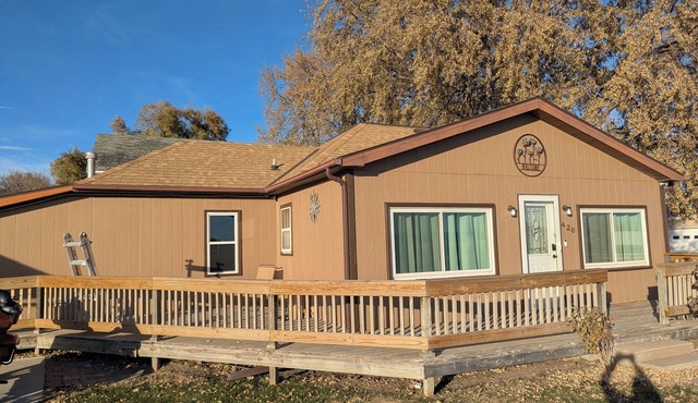 Cozy 2BR Main-Level Home Near Hospitals & UNK