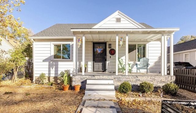 Cozy 2BR Millcreek Bungalow Private Yard Near Sugar House & Downtown