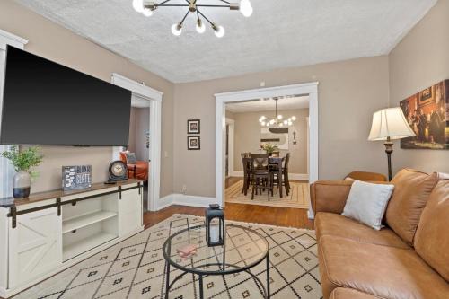 Cozy 2BR Near Destiny USA, Syracuse Uni,Zoo & Dtwn