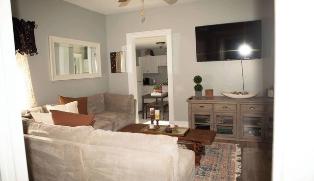 Cozy 2BR near SU & Downtown