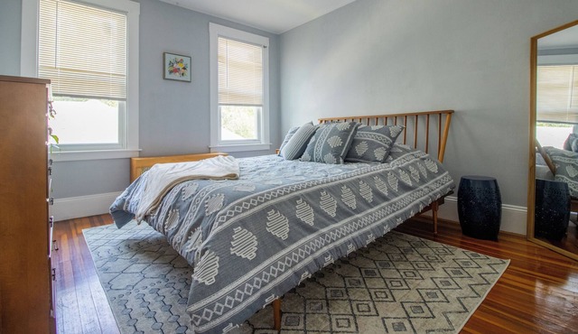 Cozy 2BR Near West Hartford Center: Work & Relax