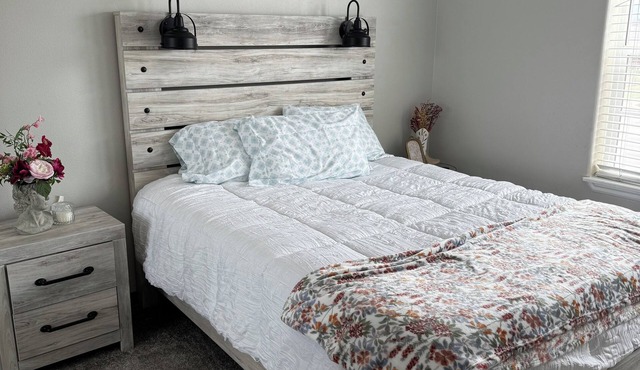 Cozy 2BR Pet-Friendly Home with Fenced Yard