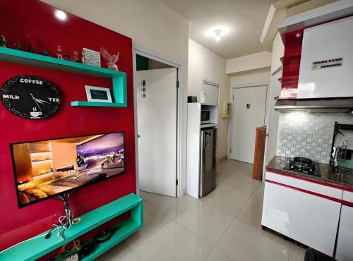 Cozy 2BR Pramuka Apt Tower Penelope with Pool & Wi-Fi