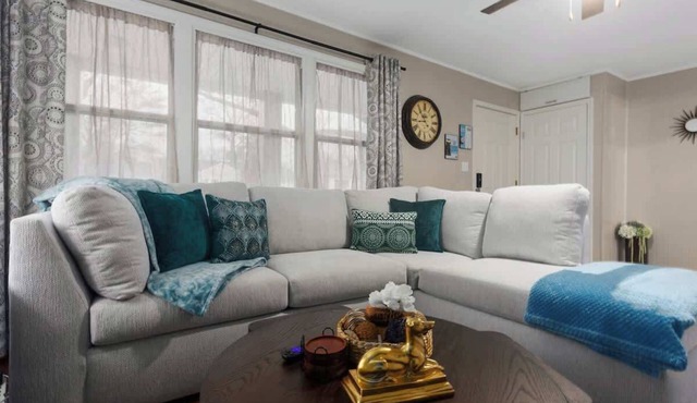 Cozy 2BR Ranch No Stairs Ideal North KC Location
