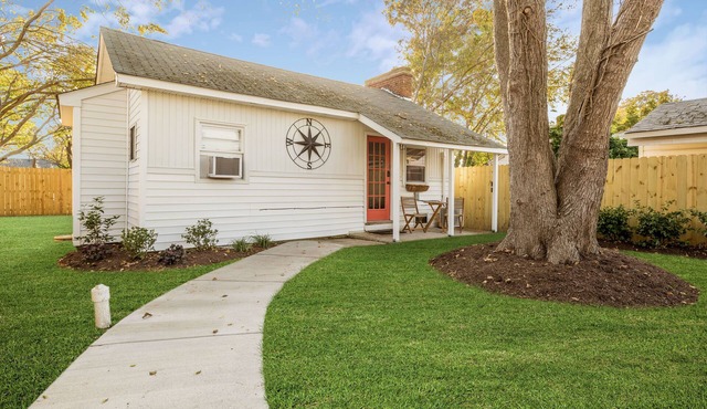 Cozy 2BR Retreat 5 Min Walk to Buckroe Beach