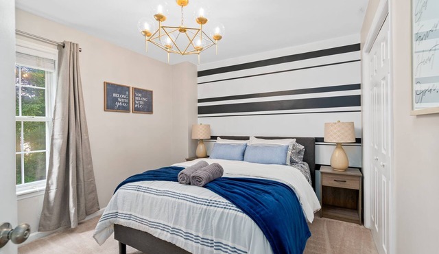 Cozy 2BR Retreat + BBQ, WIFI & Parking