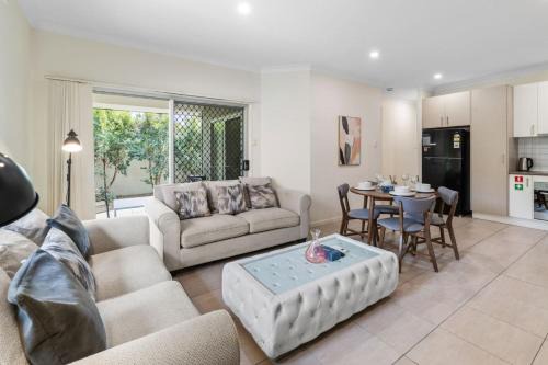 Cozy 2BR Retreat in Peaceful Mount Warren Park