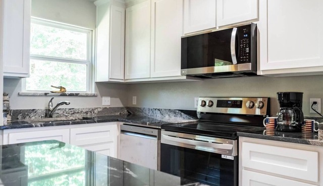 Cozy 2BR Retreat Near Lake Texoma Just minutes from Lake Texoma and Cedar Mills Marina, this peaceful 2-bedroom home offers modern comforts, a full kitchen, and fun extras like a pool table and table tennis—perfect for couples, families, or friend