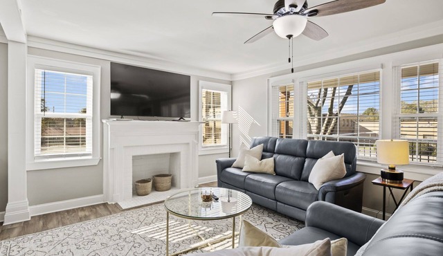 Cozy 2BR Retreat: Pets, Near Arena & Parks