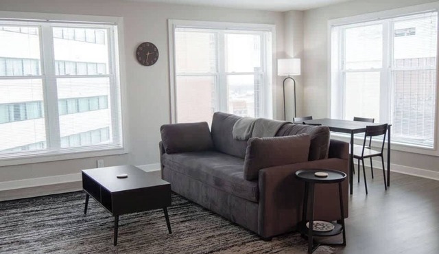 Cozy 2BR retreat w/elevator & gym access