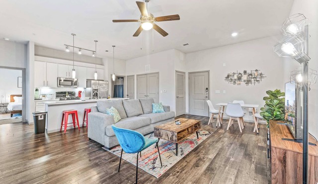 Cozy 2BR suite close to Downtown w/fast WiFi