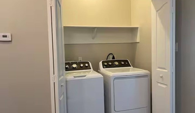 Cozy 2BR Townhome in Peaceful Humble Fast WiFi & AC A