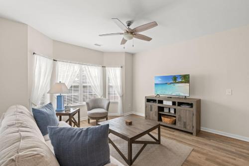 Cozy 2BR Turnberry Villa Pool and Tennis