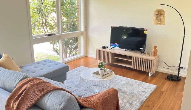 Cozy 2BR Unit Near Beach and Shops in Mentone