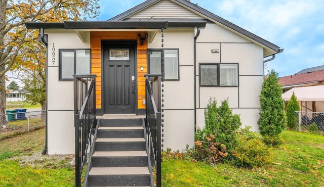 Cozy 2BR Upper Unit Near Airport & Seattle DT