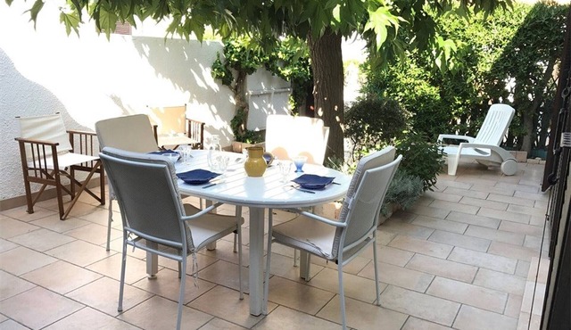 Cozy 2BR Villa in Port Leucate, 500m from Beach, Terrace, BBQ, Garage, Sleeps 5
