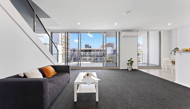 Cozy 2BR Waterloo Retreat Near Cafés & Parks