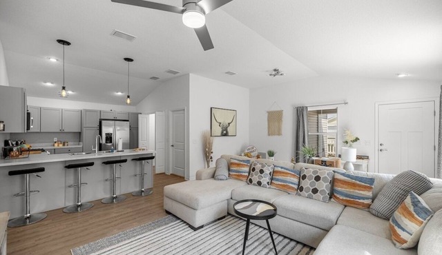 Cozy 2BR With Golfcart | 5 Mins to Eastport Sq.