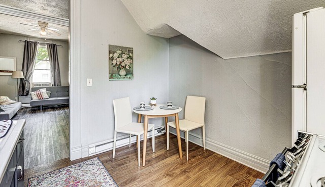 Cozy 2nd floor apartment