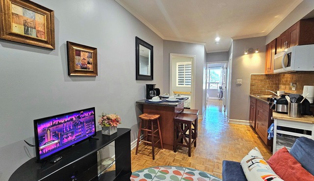 Cozy 2nd floor Apartment in awesome Toronto