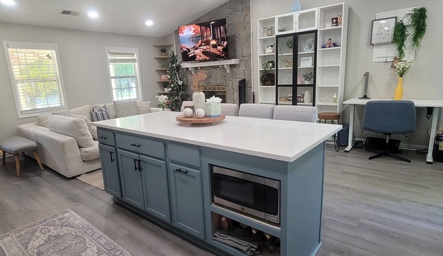 Cozy 3/2 Home Best Food Atl, Pet-Friendly, Quiet Safe, Fenced Yard, Privacy